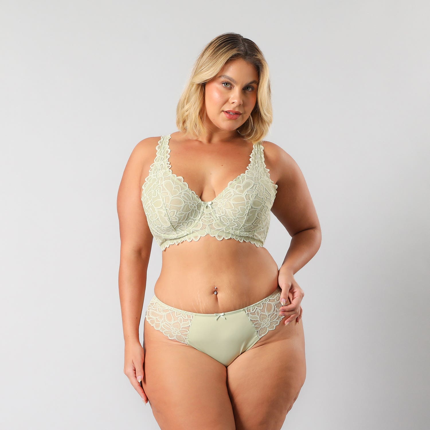 https://www.tiendaflores.cl/media/catalog/product/1/3/13500-226_1_cemc8r21peoteepz.jpg