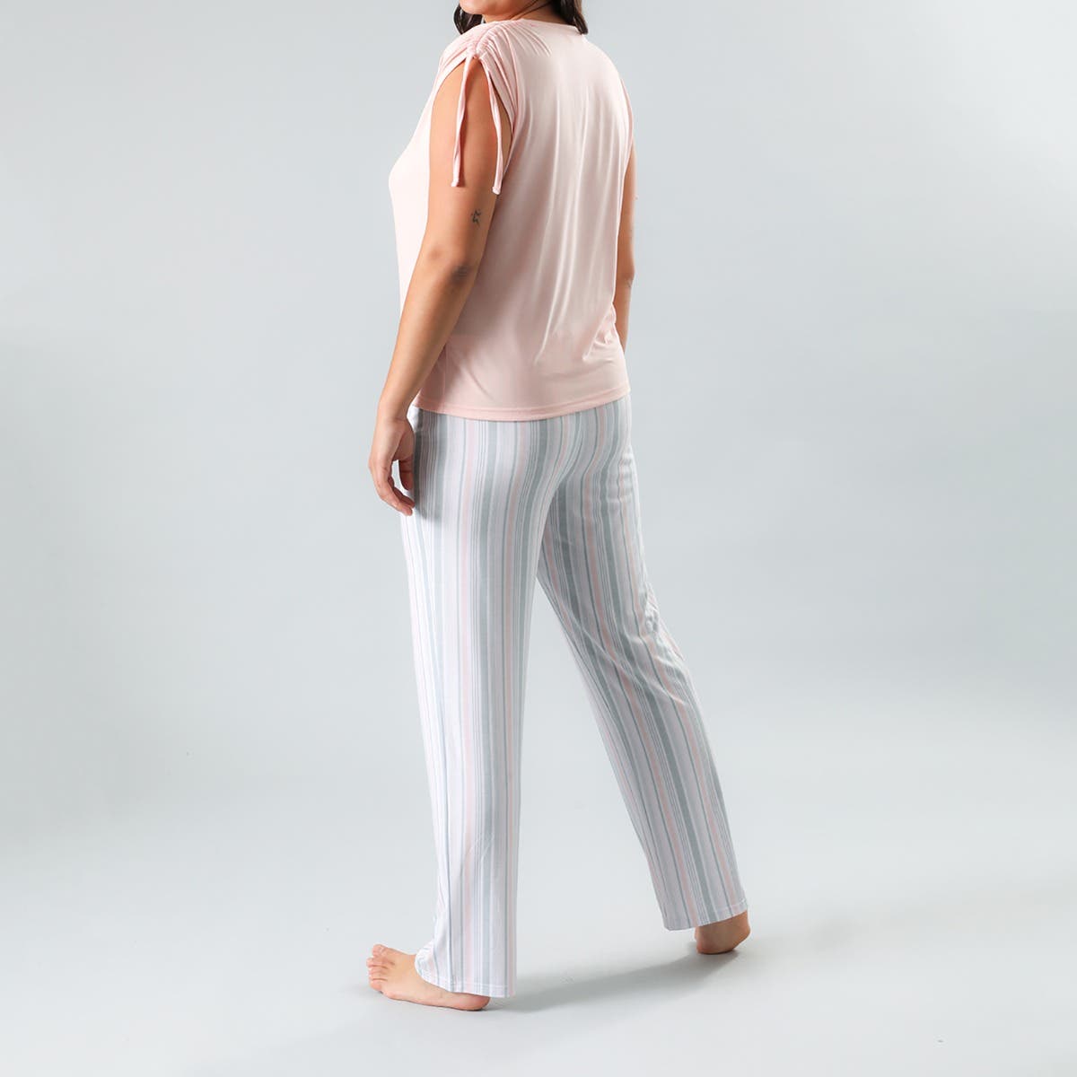 https://www.tiendaflores.cl/media/catalog/product/3/3/33025-181_2_1.jpg