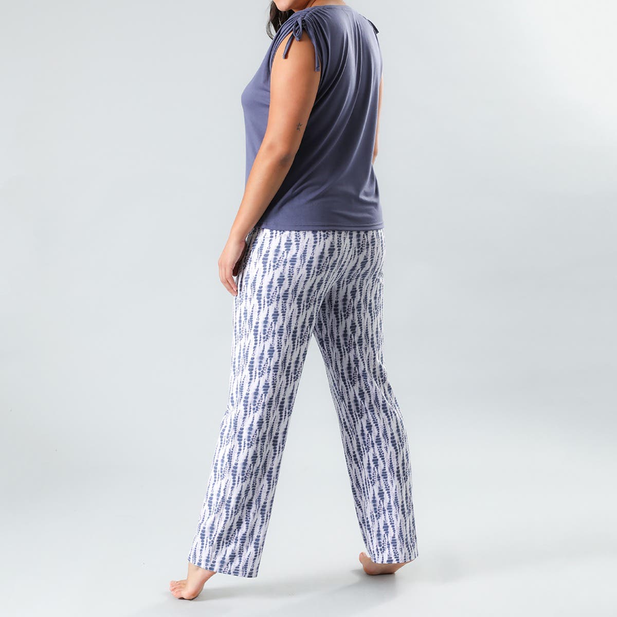 https://www.tiendaflores.cl/media/catalog/product/3/3/33025-18_2_1.jpg