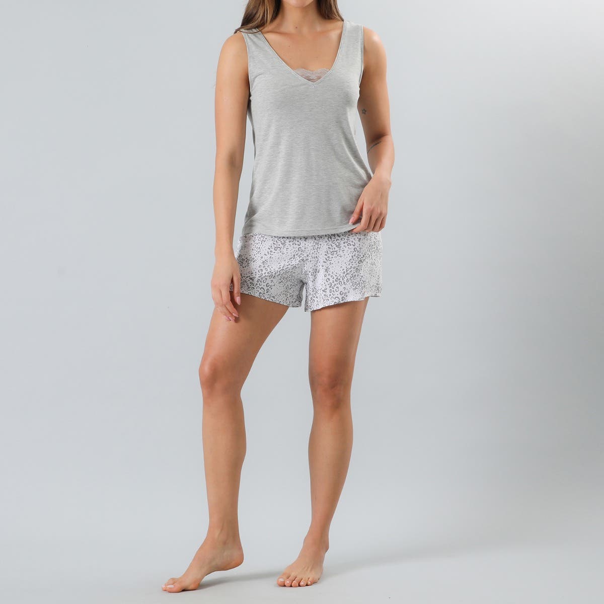 https://www.tiendaflores.cl/media/catalog/product/3/3/33026-54_1.jpg