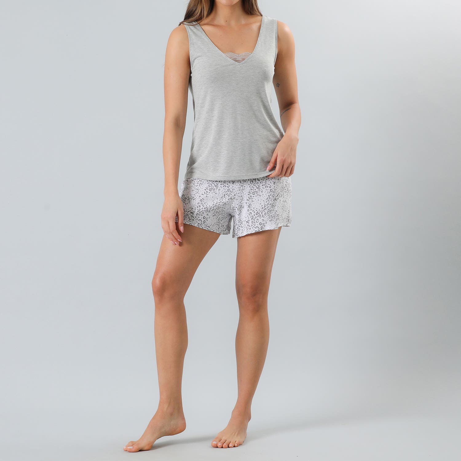 https://www.tiendaflores.cl/media/catalog/product/3/3/33026-54_1_acsqbybfnltywdmd.jpg