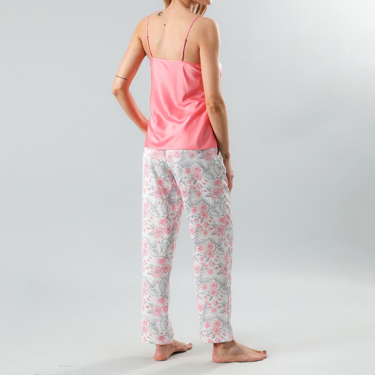 https://www.tiendaflores.cl/media/catalog/product/3/3/33068-183_2.jpg