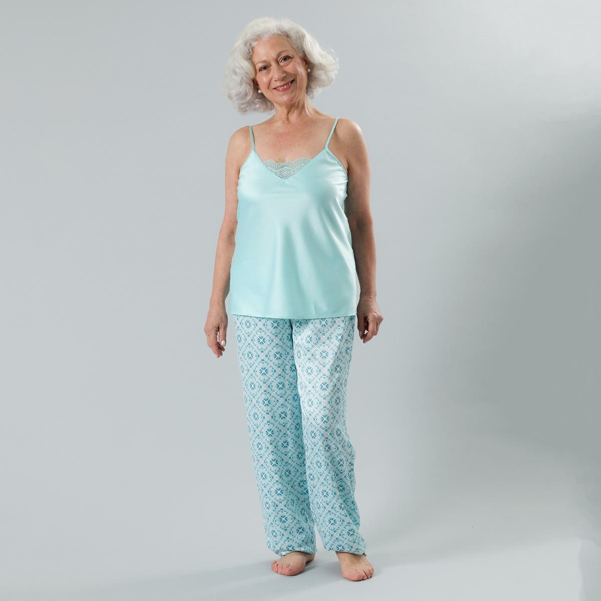 https://www.tiendaflores.cl/media/catalog/product/3/3/33068-187_1.jpg