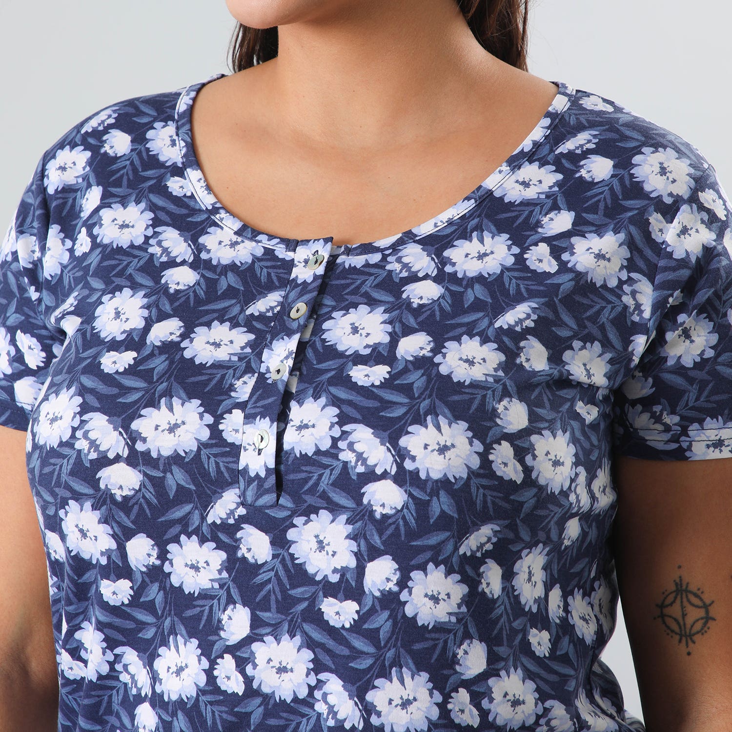 https://www.tiendaflores.cl/media/catalog/product/3/3/33321-207_3_zk6jrrnaxyvfseyz.jpg