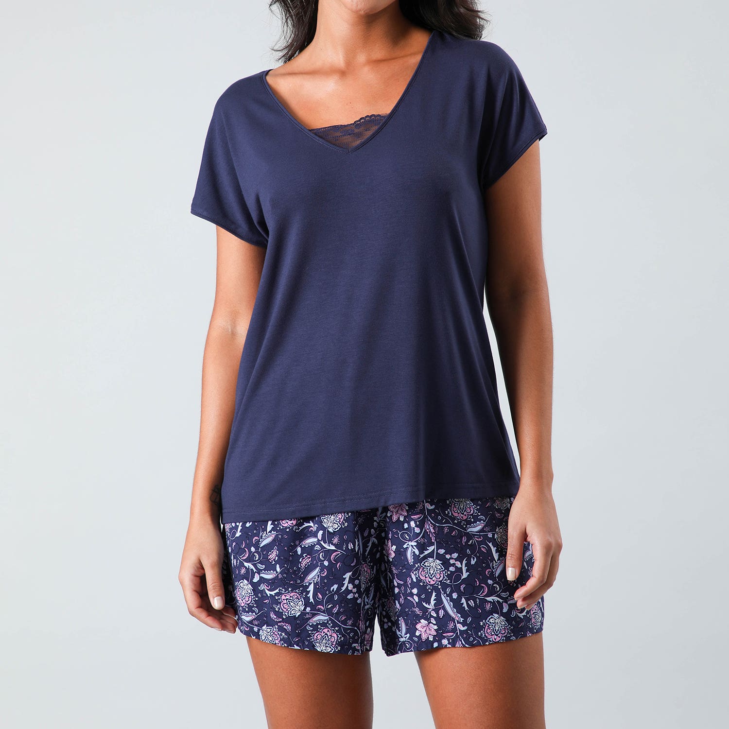https://www.tiendaflores.cl/media/catalog/product/3/3/33325-207_3_jyp9nwamaluz67yf.jpg