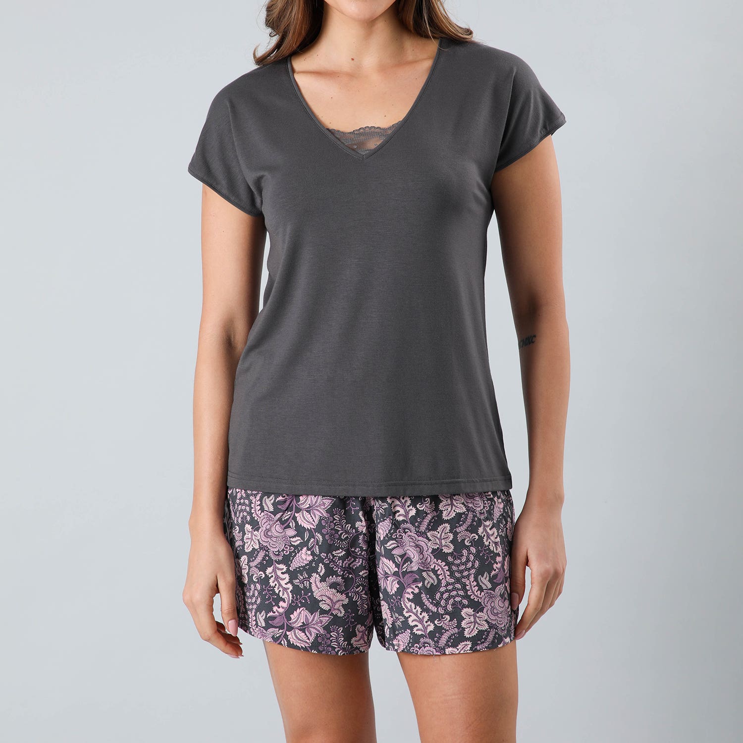 https://www.tiendaflores.cl/media/catalog/product/3/3/33325-67_2_umhrgffki0upevz0.jpg