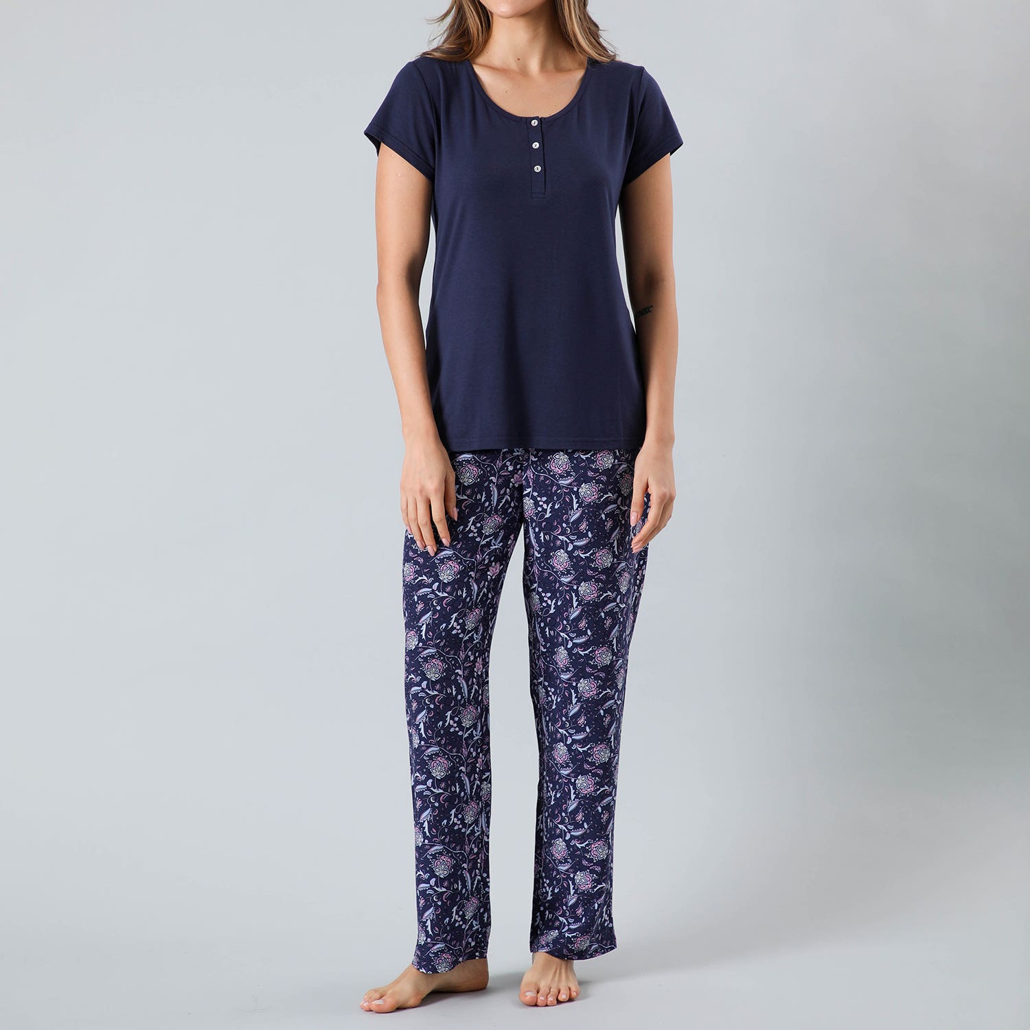 https://www.tiendaflores.cl/media/catalog/product/3/3/33327-207_1_rtlgmnn0gciswdxg.jpg