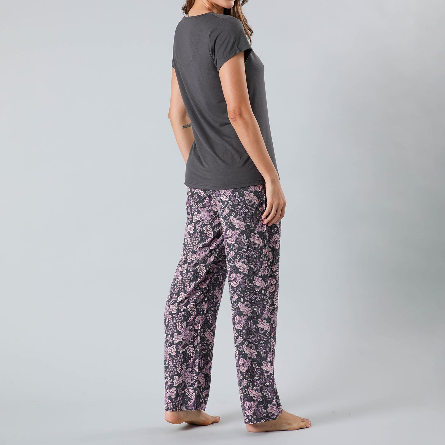 https://www.tiendaflores.cl/media/catalog/product/3/3/33327-67_2_uvtllvecvpjliv8r.jpg
