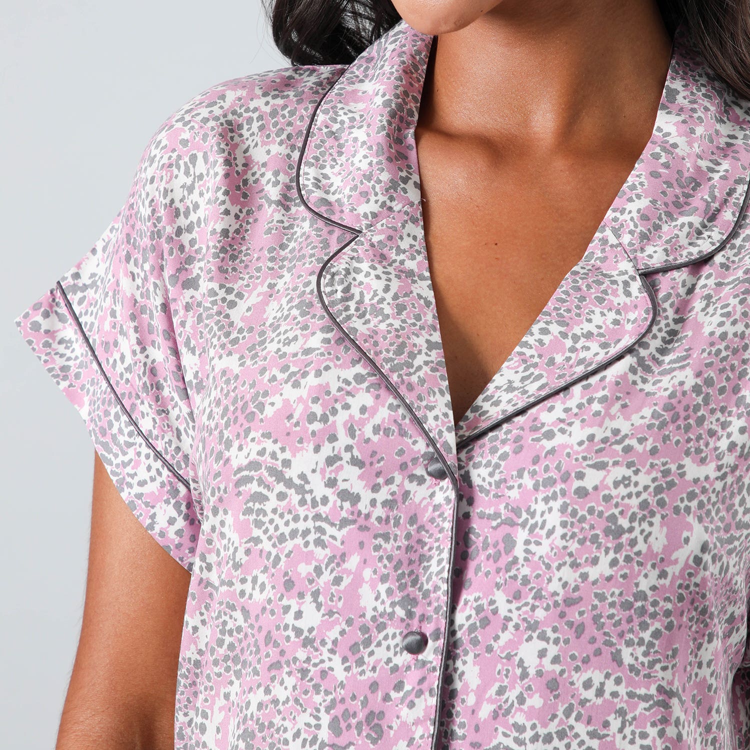 https://www.tiendaflores.cl/media/catalog/product/3/3/33328-204_3_gi974geyallmgobe.jpg