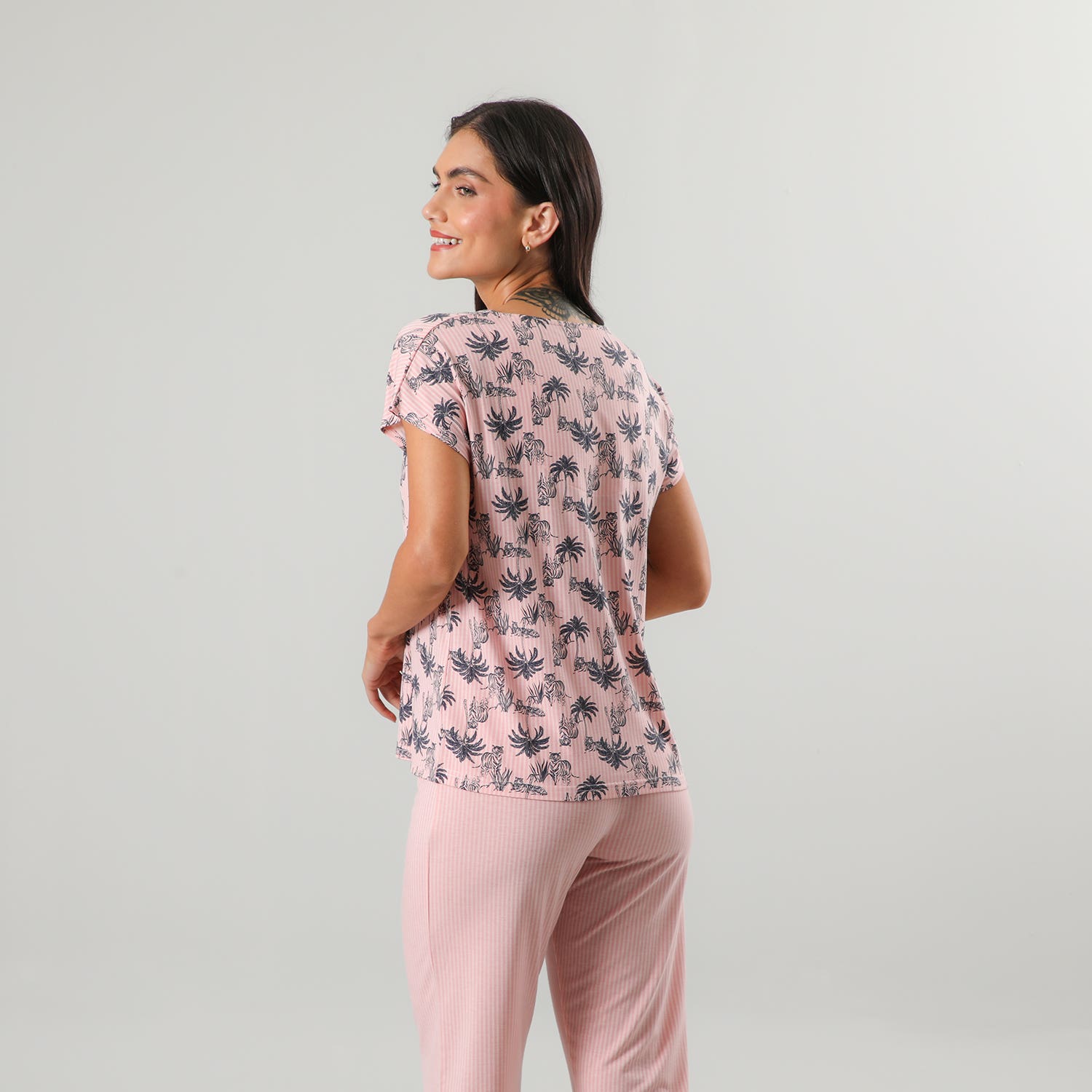 https://www.tiendaflores.cl/media/catalog/product/3/3/33574-225_2_4yywpnfuduny7slo.jpg