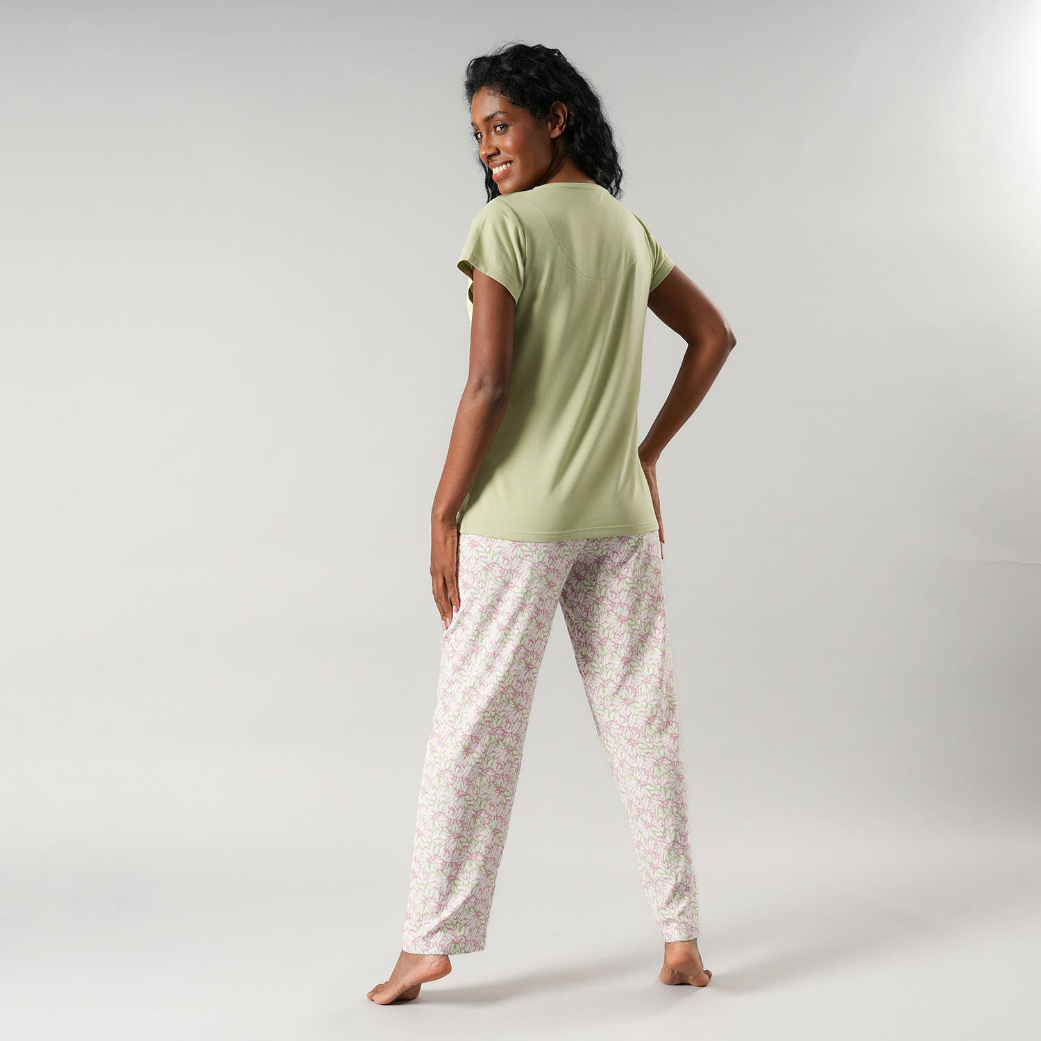 https://www.tiendaflores.cl/media/catalog/product/3/3/33577-226_2_641tmn3e9o9otuj8.jpg