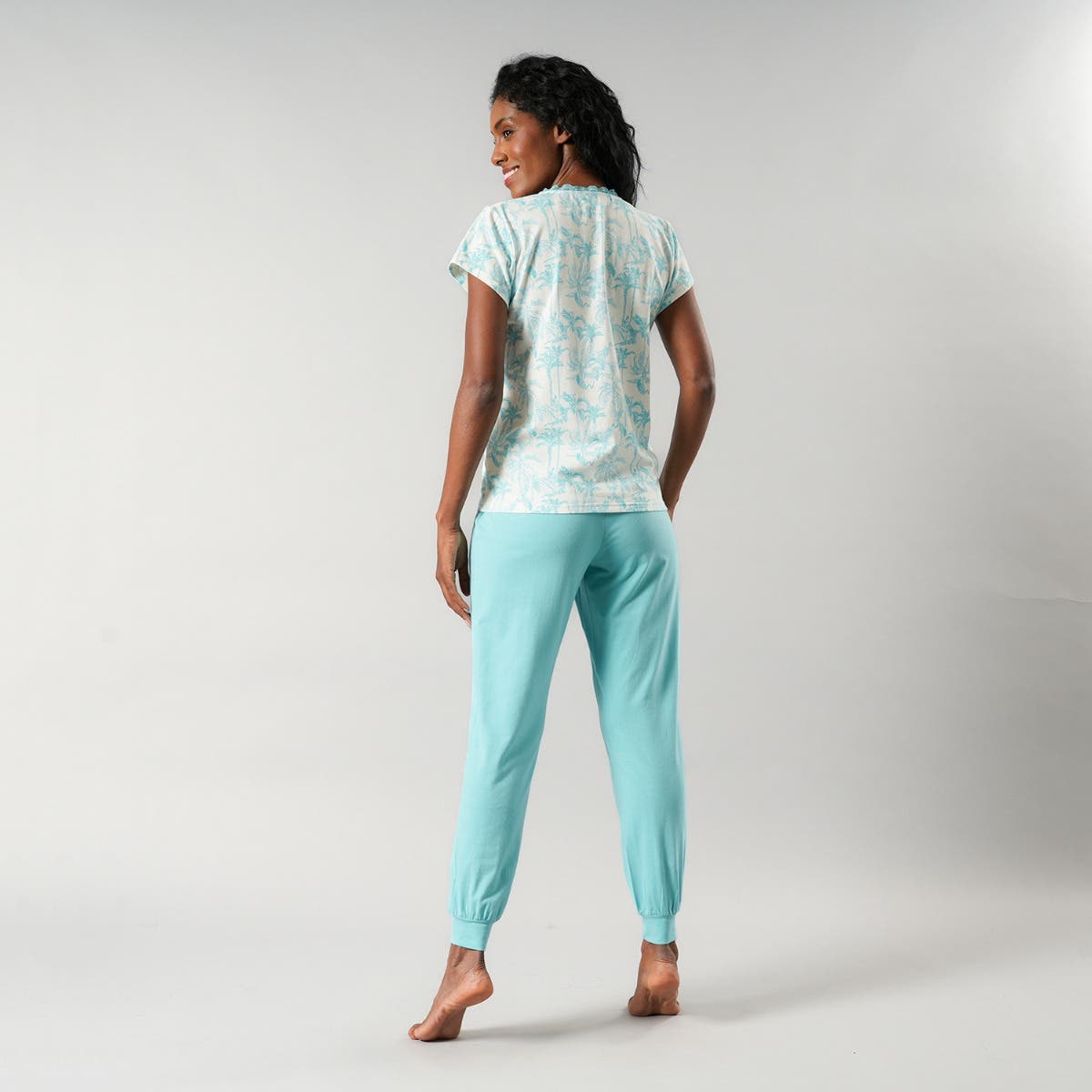 https://www.tiendaflores.cl/media/catalog/product/3/3/33581-58_3.jpg