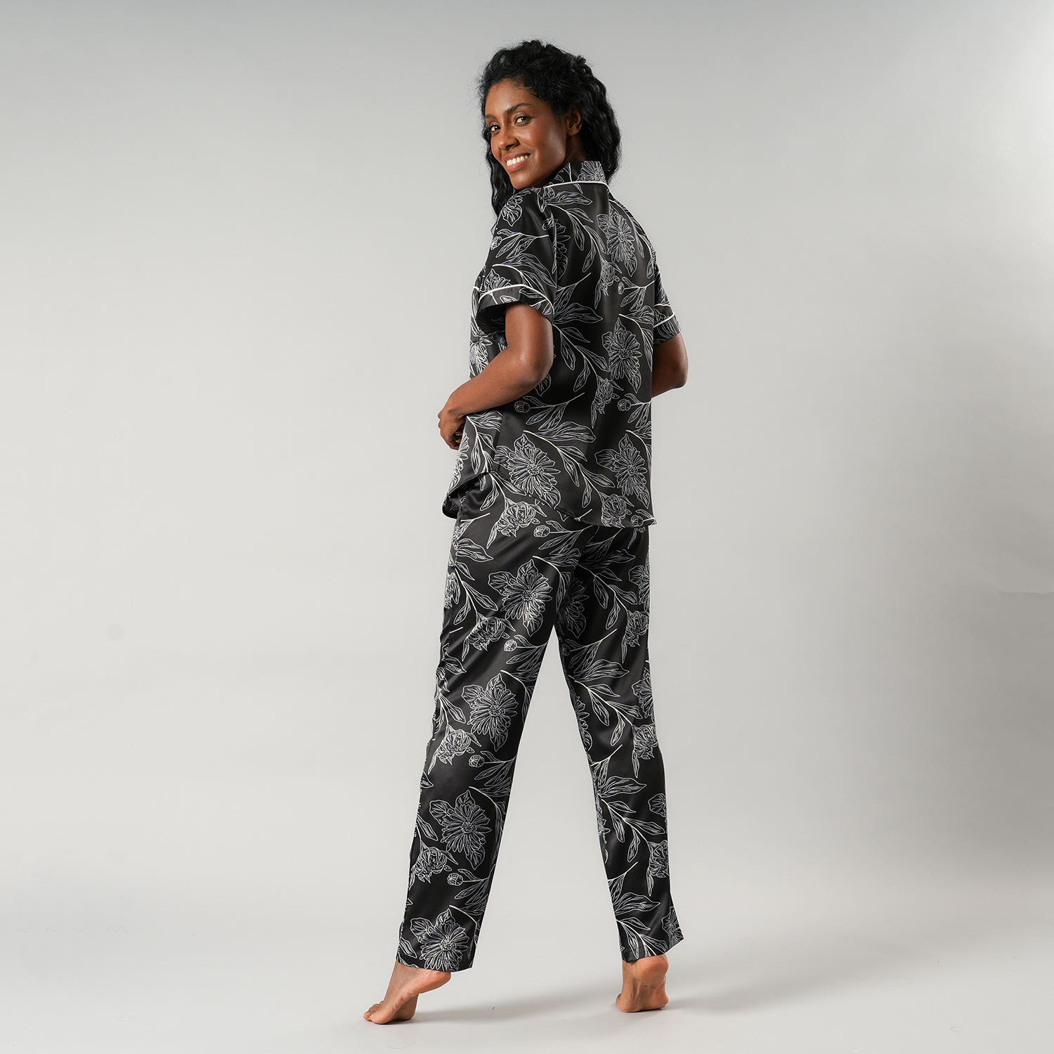 https://www.tiendaflores.cl/media/catalog/product/3/3/33597-2_2_gpsfqrobmbfsfkxc.jpg