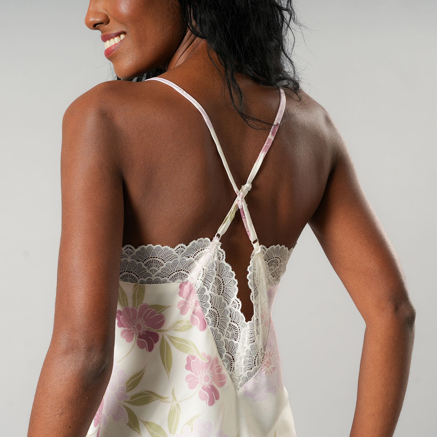 https://www.tiendaflores.cl/media/catalog/product/3/3/33604-227_4_jr994pvcnei2jsio.jpg