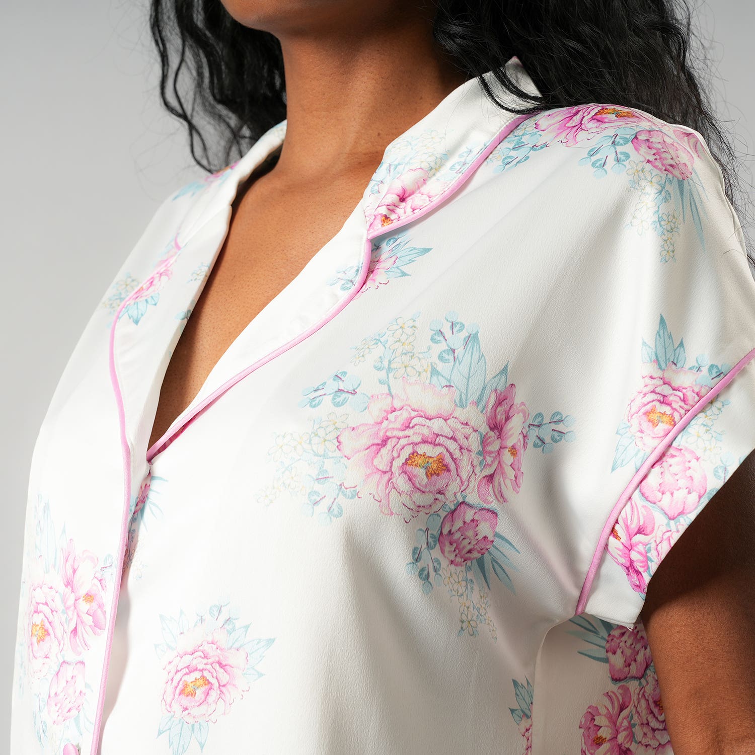 https://www.tiendaflores.cl/media/catalog/product/3/3/33606-1_3_7yfwcbdahk9s6w6b.jpg