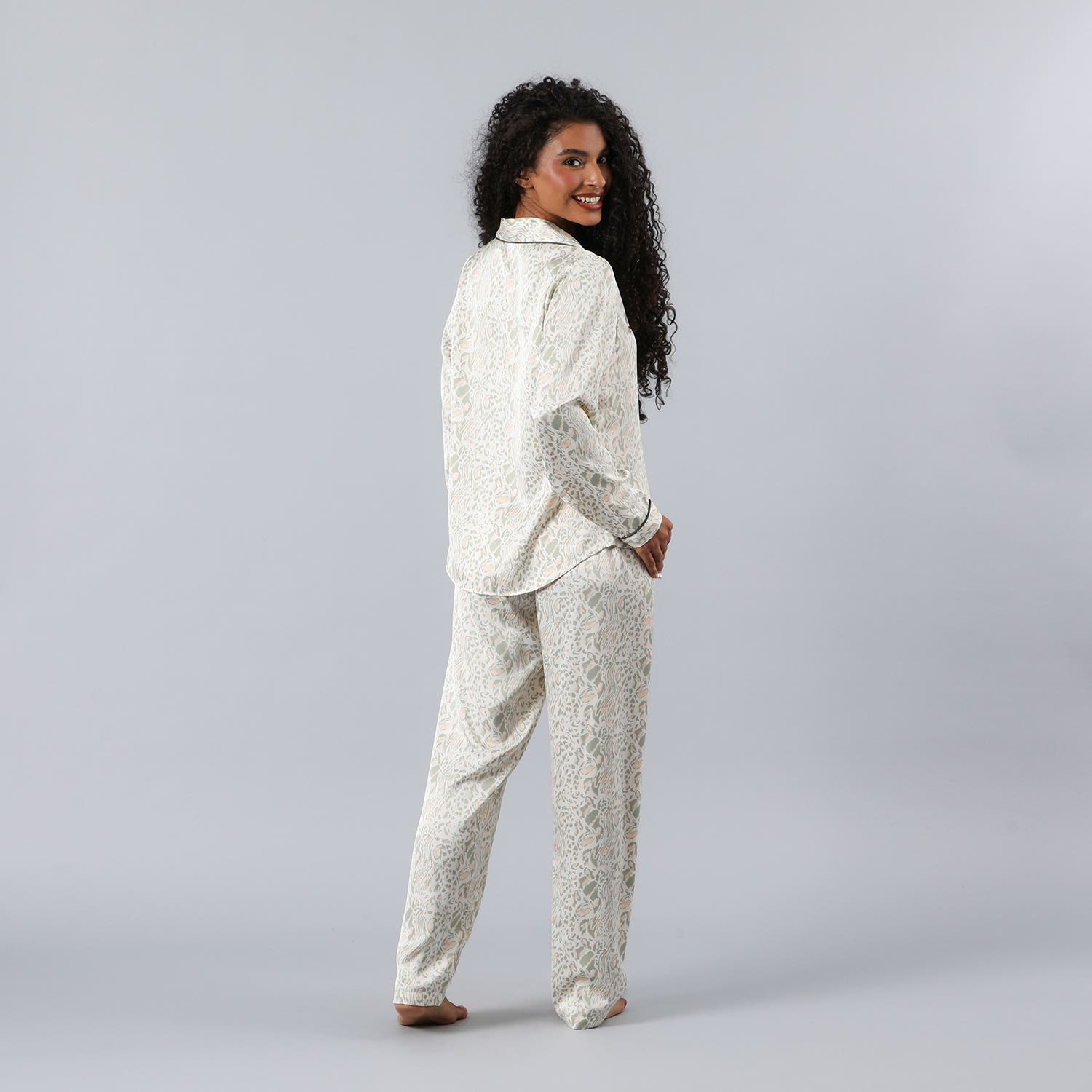 https://www.tiendaflores.cl/media/catalog/product/3/3/33760-235_2_hyfped4ycdgqvn5h.jpg