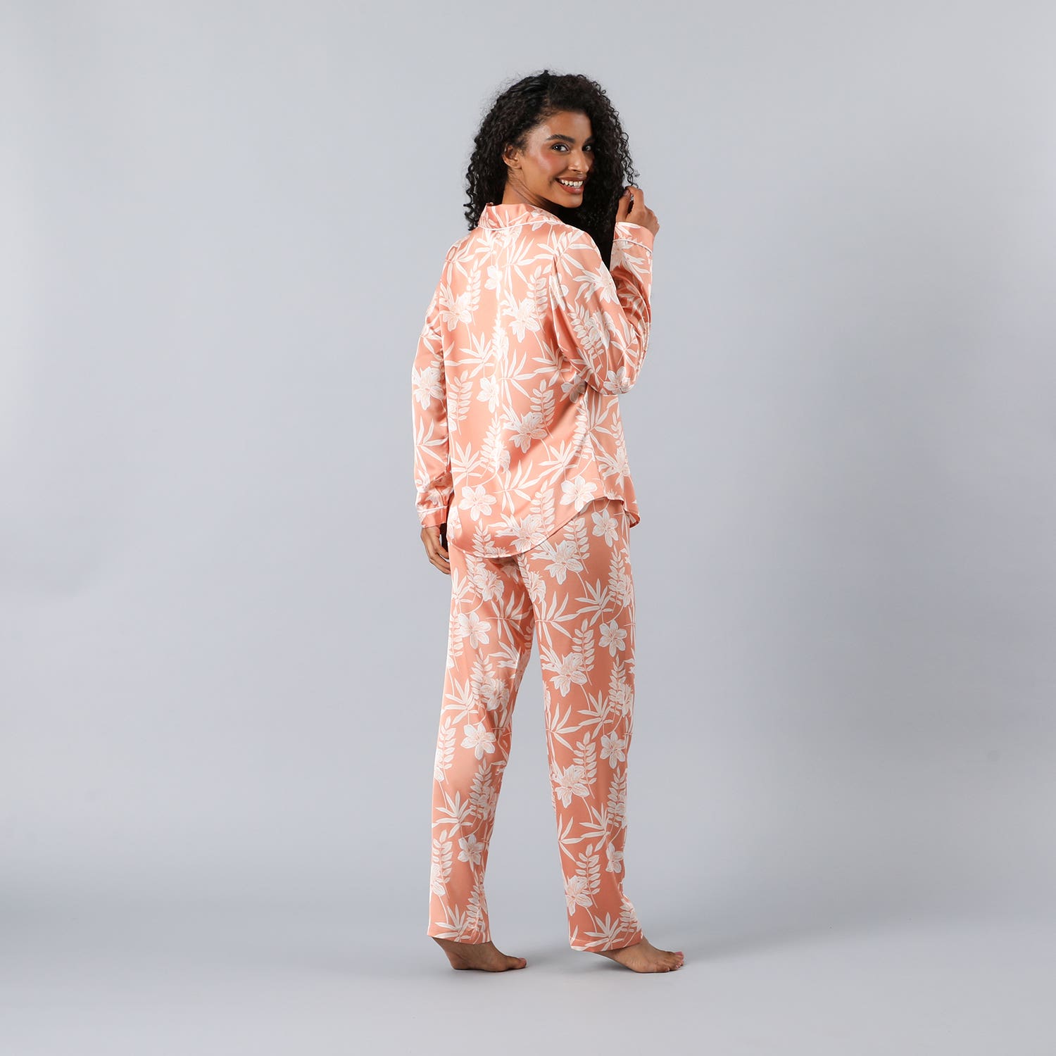 https://www.tiendaflores.cl/media/catalog/product/3/3/33760-241_2_wyuqhoeugrshfjcr.jpg